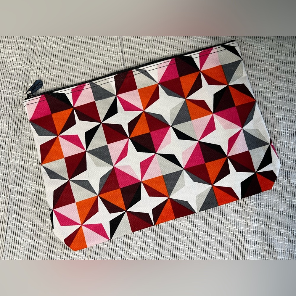 Thirty-One Geometric Pattern Zippered Pouch
